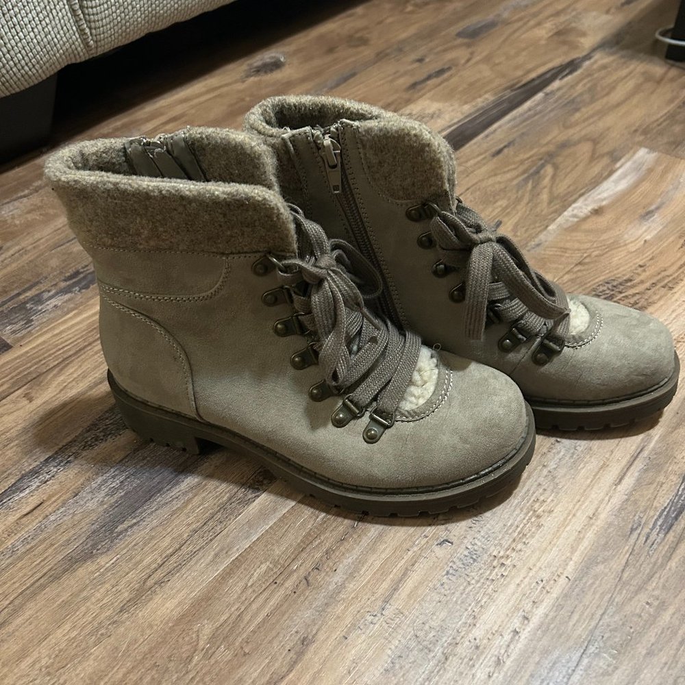 Tan Suede Winter Boots, size 6